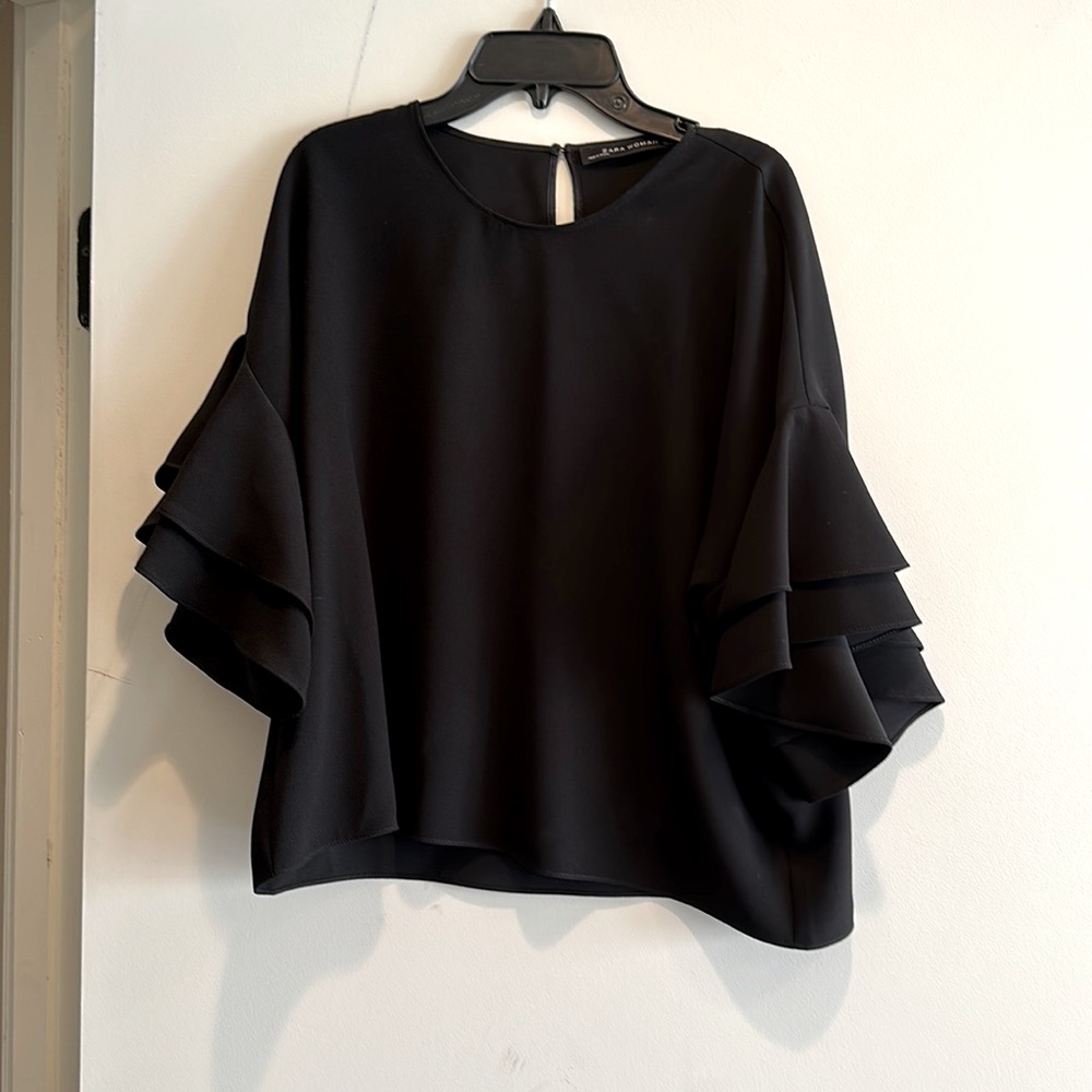 Black Zara top. Size M
